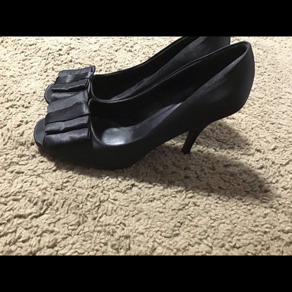 Heels - Picture 3 of 4